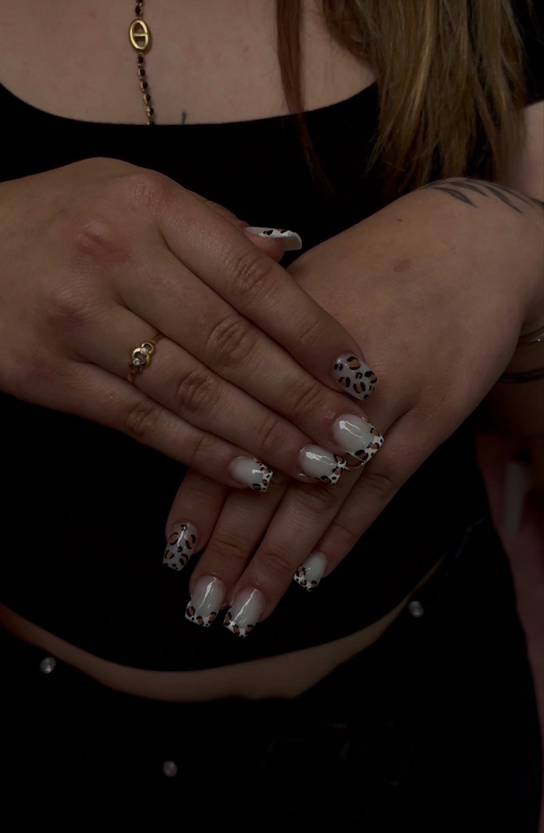 Nail art décor foncé