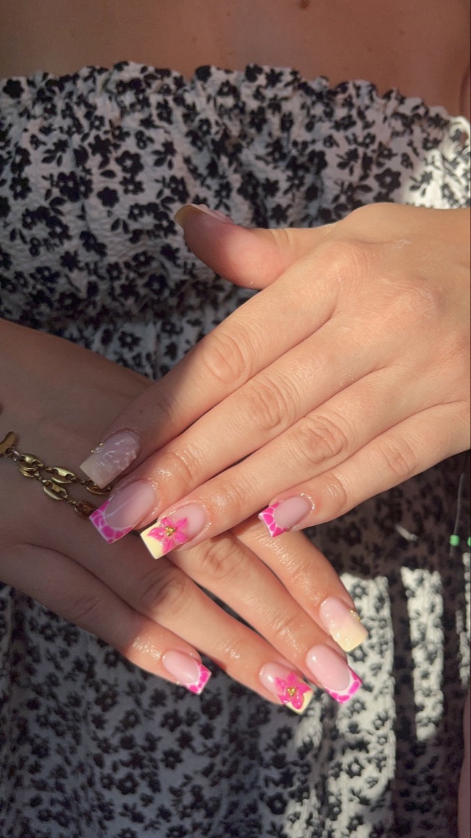 Ongles French holographique rose