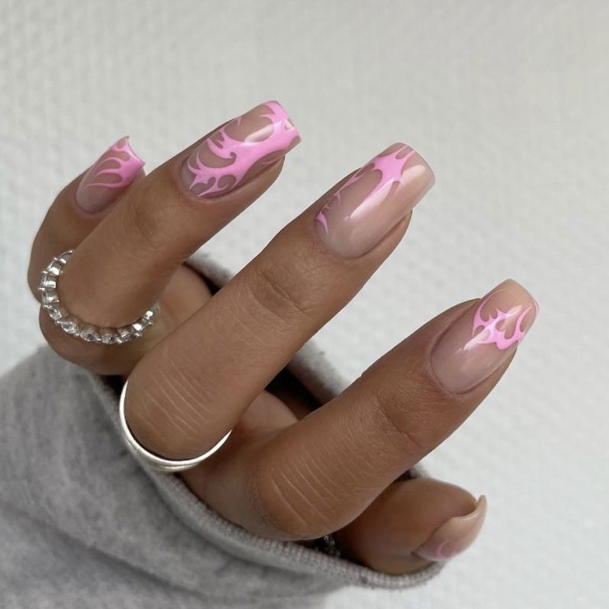 Nail art motif rose